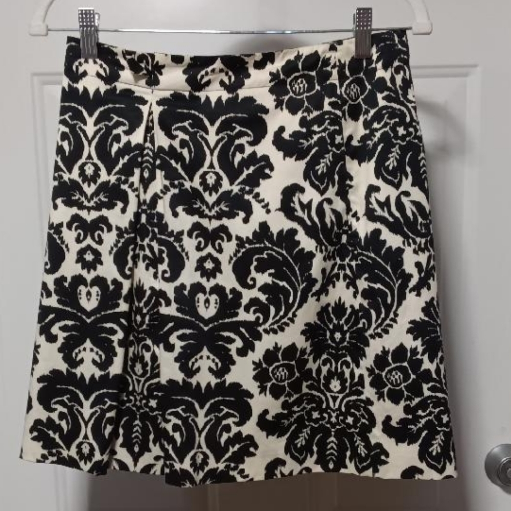 Ann Taylor LOFT 2P Black & White Patterned Skirt